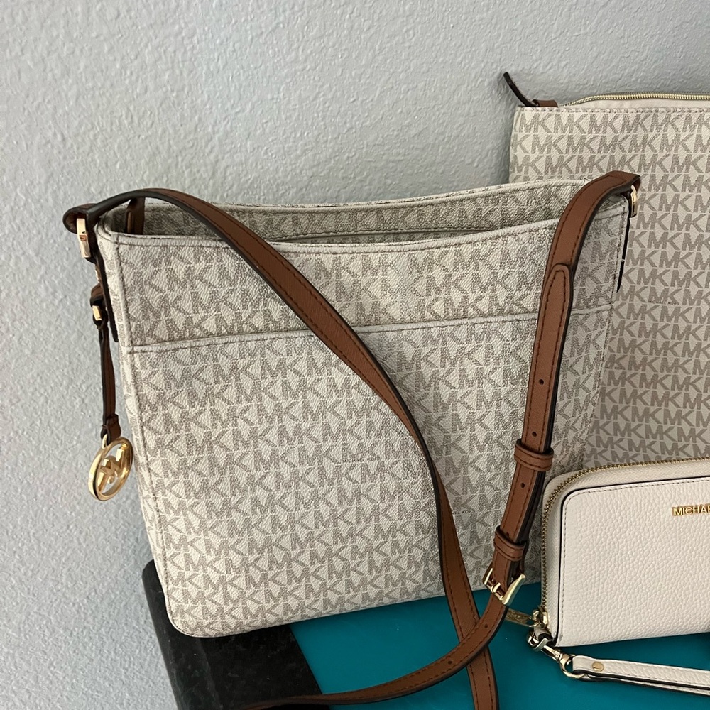 Michael Kors Messenger Bag